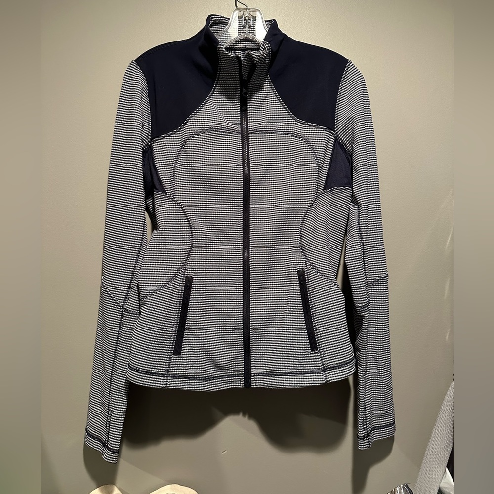 Lululemon inkwell gingham size 8